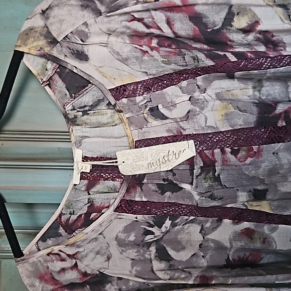 MYSTREE BLOUSE - Picture 1 of 7